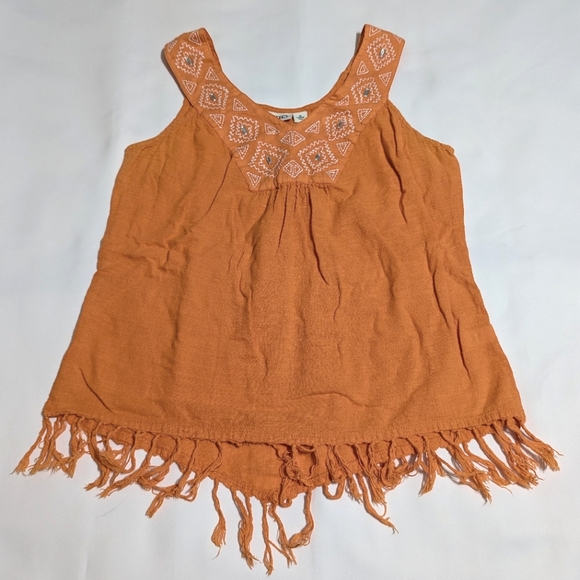 Bundle: 2 Sleeveless Tops - Picture 7 of 12